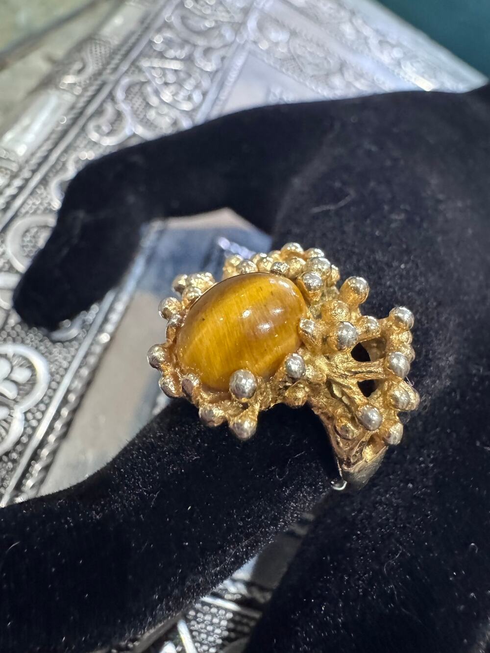 Vintage Tiger’s Eye Statement Ring – Brutalist Gold Tone adjustable